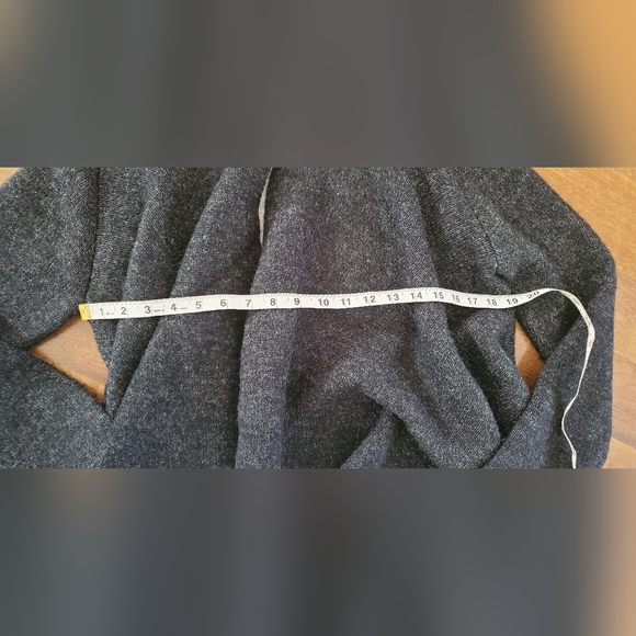 FOREVER 21 Cardigan size Medium EUC - Picture 4 of 5